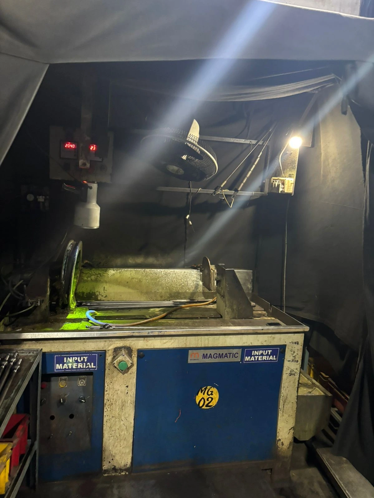 Honing a hydraulic cylinder bore for roundness and surface finish at a VIA INDIGOS partner facility in India, final superfinish pass