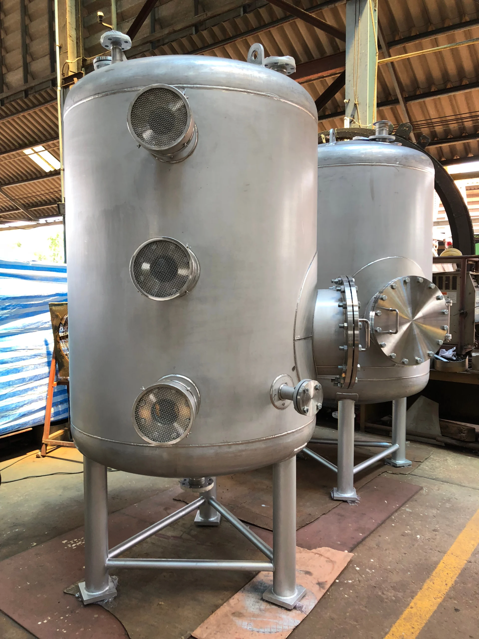Welded stainless steel vessel, seam inspected, at our India partner facility